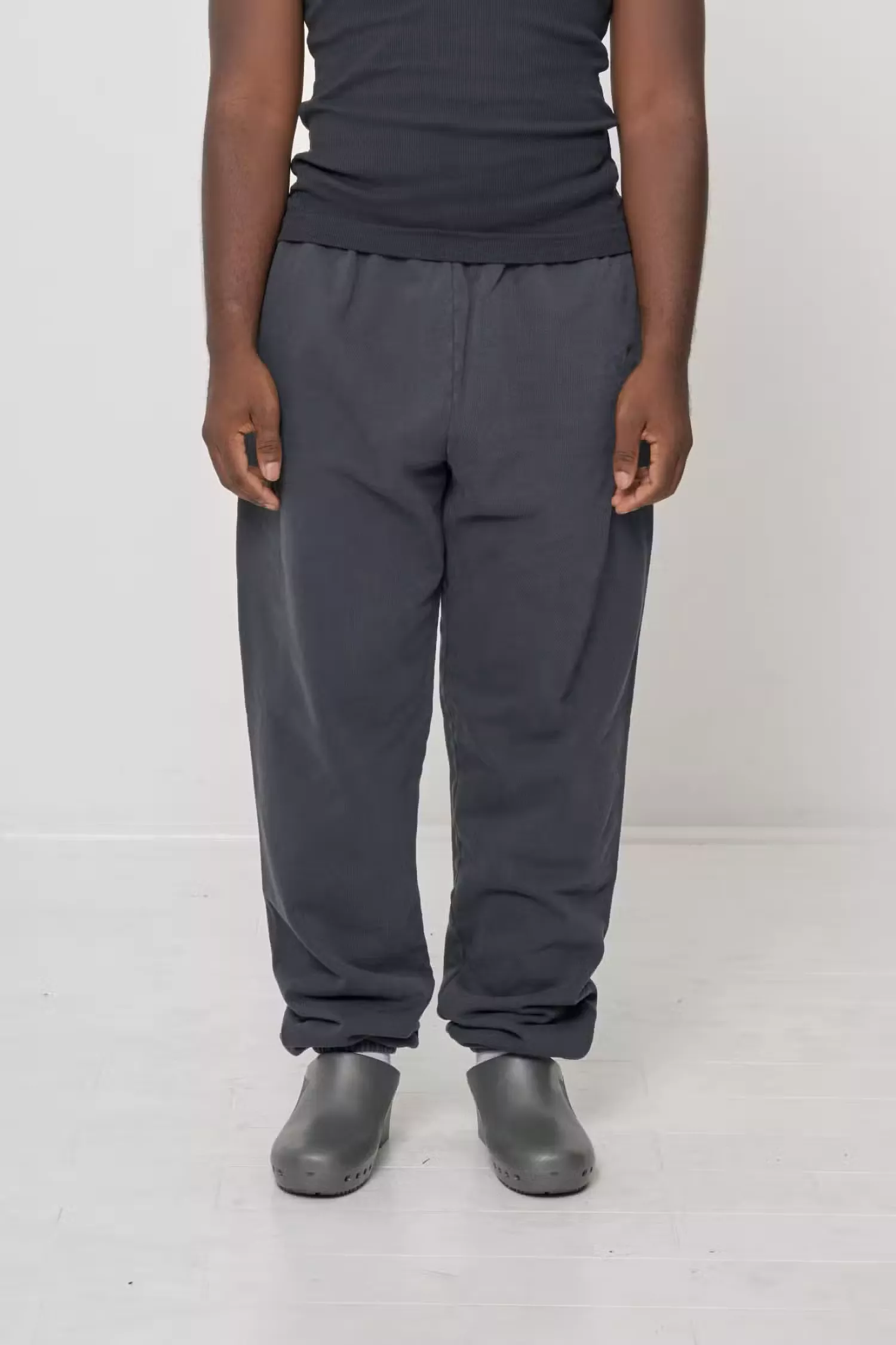 Everybody World – Trash Sweatpants
